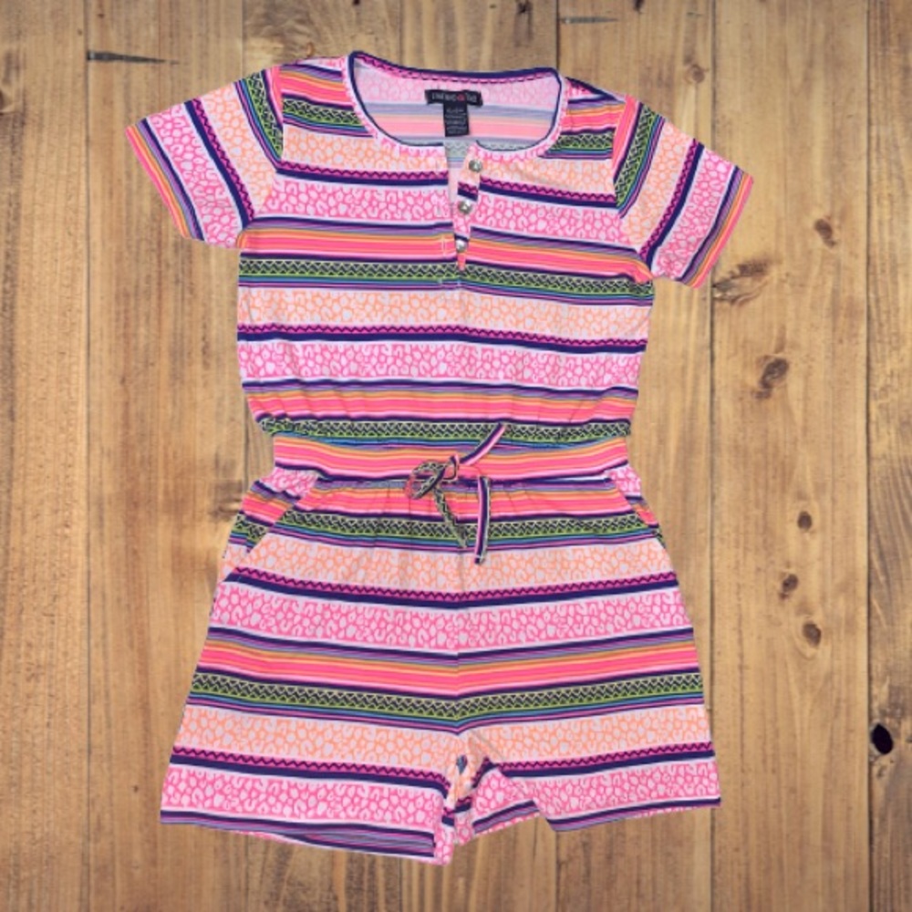 Girl's bodysuit with short sleeves and pockets